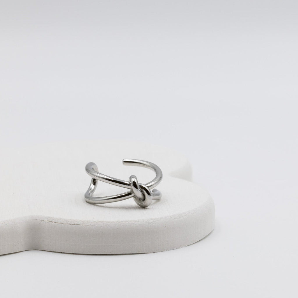 Vivid Knot Ring