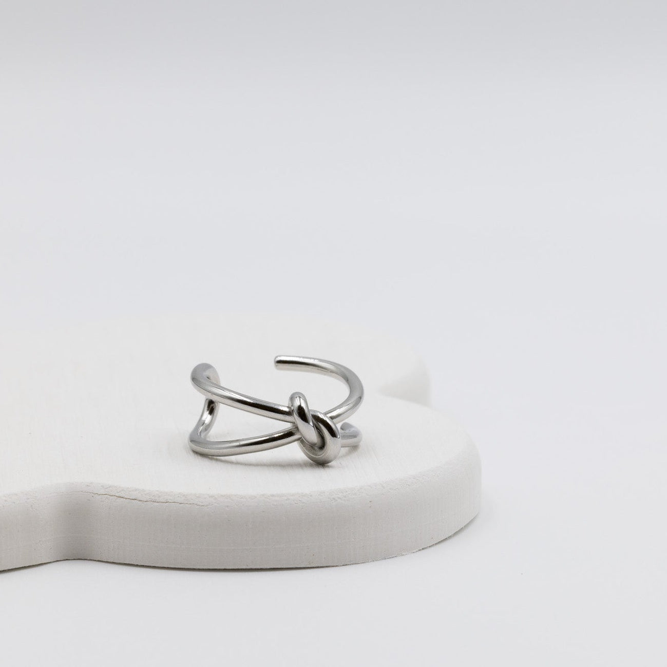 Vivid Knot Ring