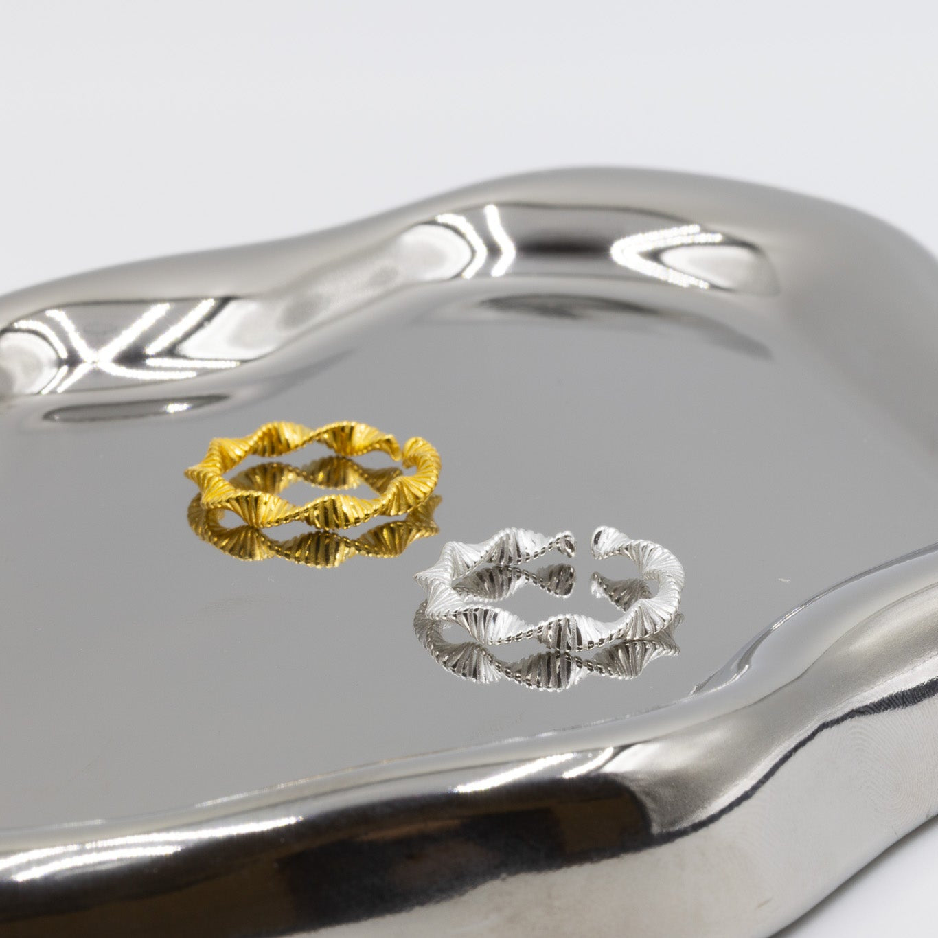 Gold Twist Stripe Ring