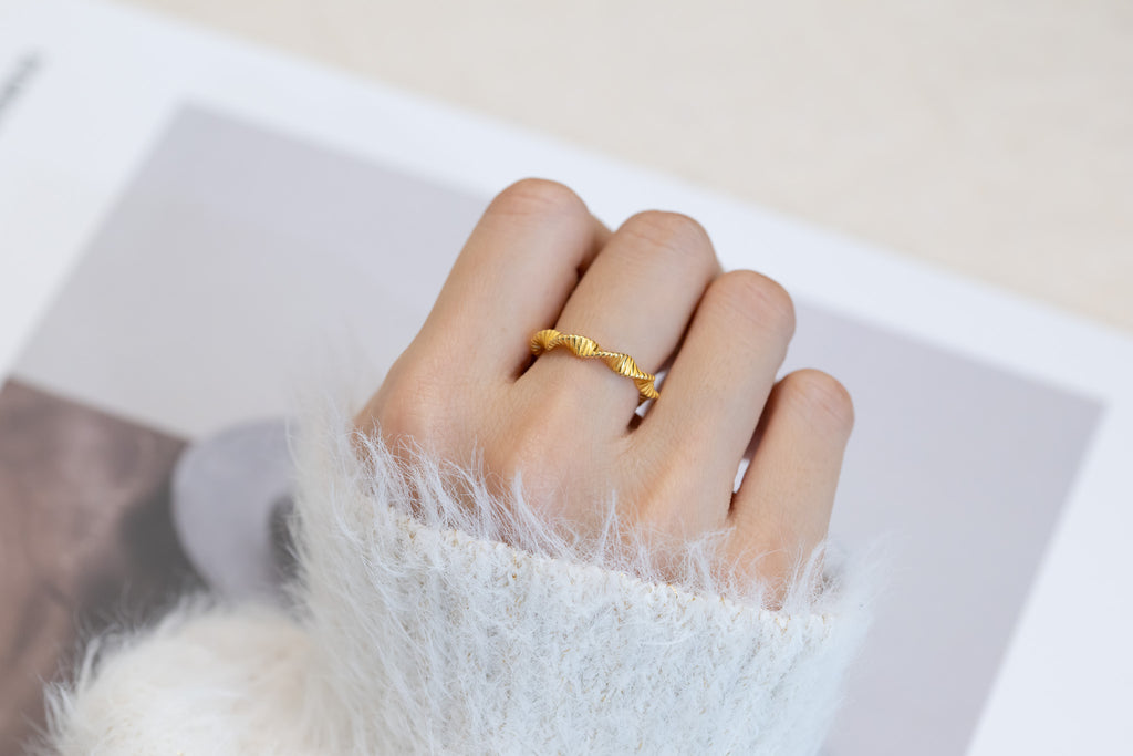 Gold Twist Stripe Ring