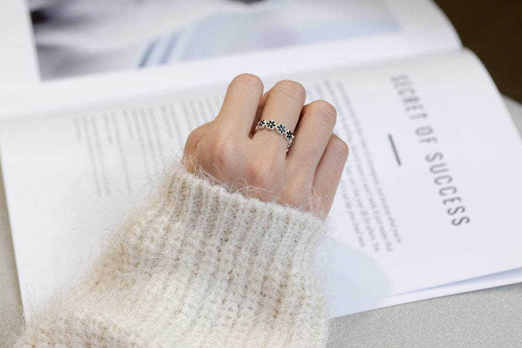 Inky Daisy Ring