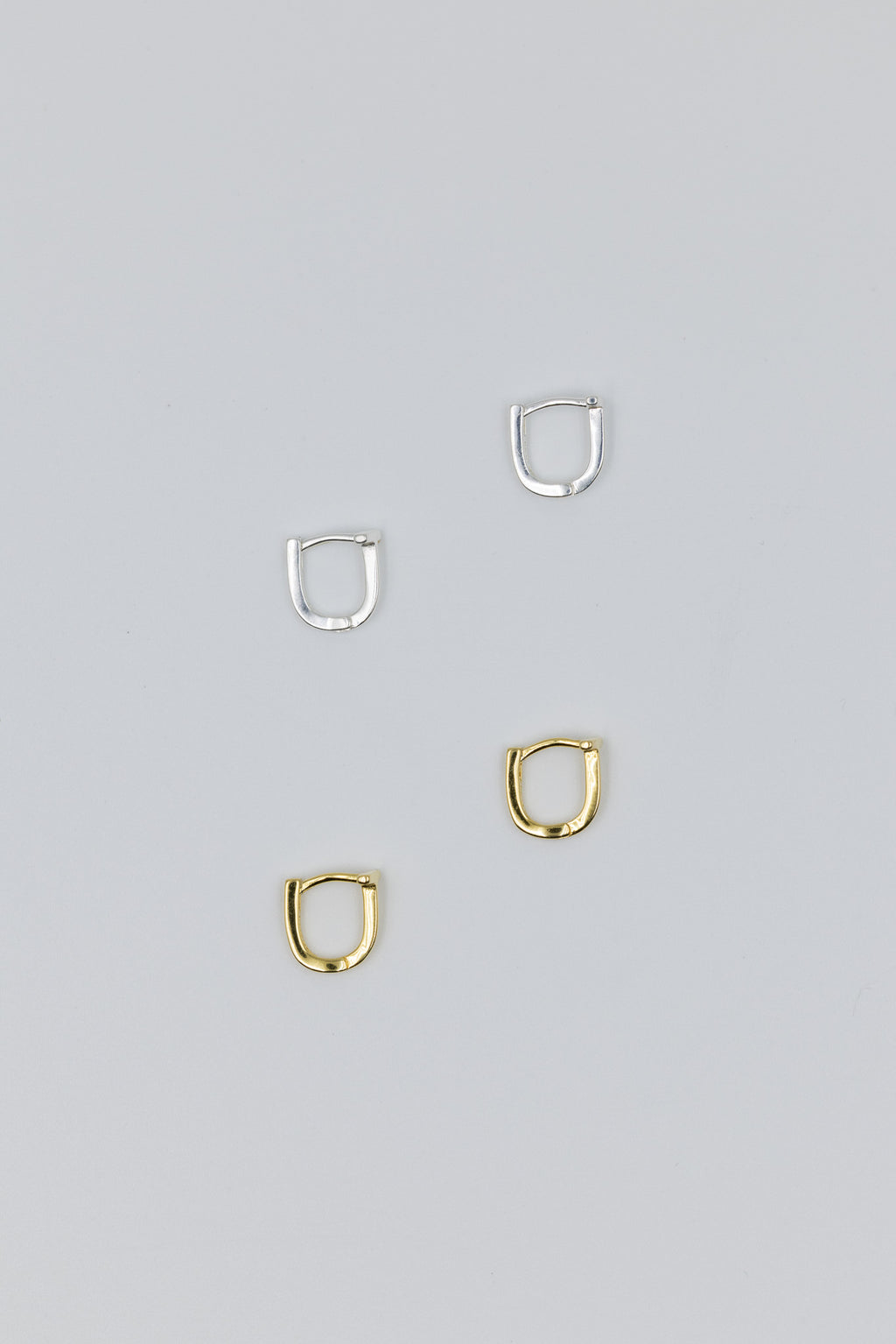 Minimal T Earrings Gold